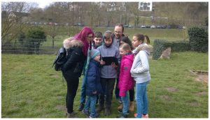 Gemeinsam mit Markus Landeck vom Jugendhaus Soundcafé besuchten die Kinder die Lieblingsplätze. Foto: Jugendhaus Soundcafé