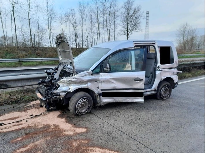 Fw Bremerhaven Schwerer Verkehrsunfall Mit Mehreren Verletzten Und