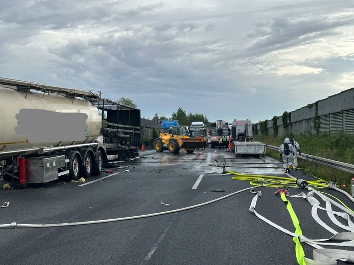 Fw Helmstedt Zwischenmeldung T Dlicher Verkehrsunfall Bab Bei Helmstedt