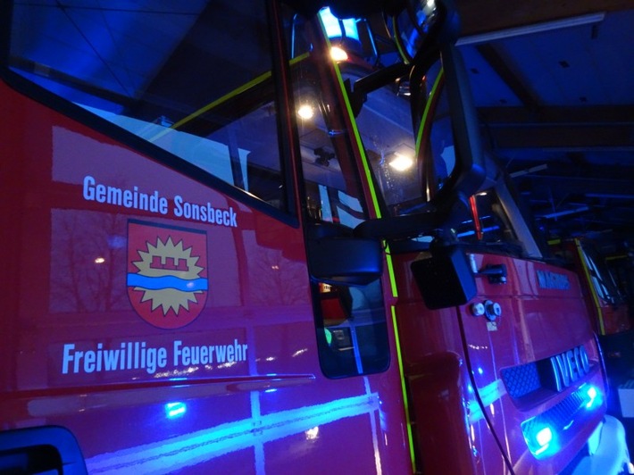 FW Sonsbeck: Feuer - Person in Gefahr