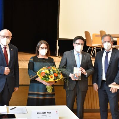 Amtsinhaber Reinhard Frank gratulierte seinem gew