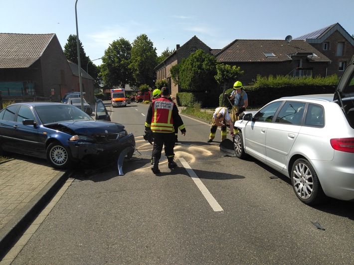 FW Gangelt: Zwei Verletzte bei Verkehrsunfall in Kreuzrath