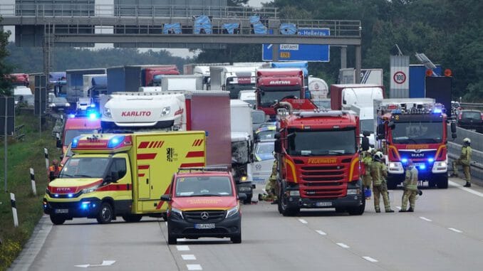FW Dresden: Informationen zum Einsatzgeschehen der Feuerwehr Dresden vom 5. Oktober 2021