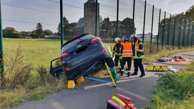 FW Düren: Schwerer Verkehrsunfall mit mehreren Verletzten