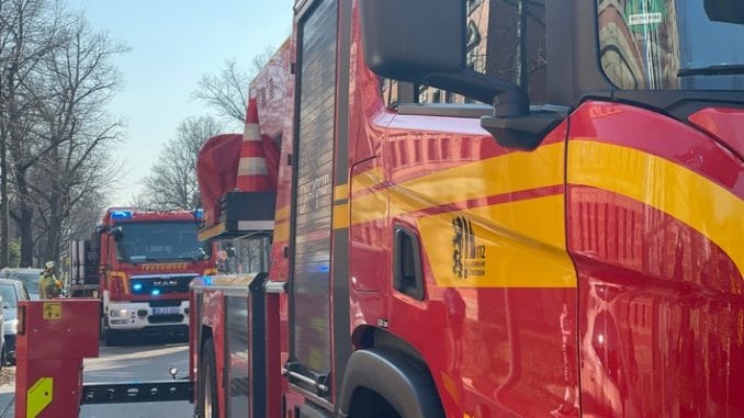 FW Dresden: Wohnungsbrand