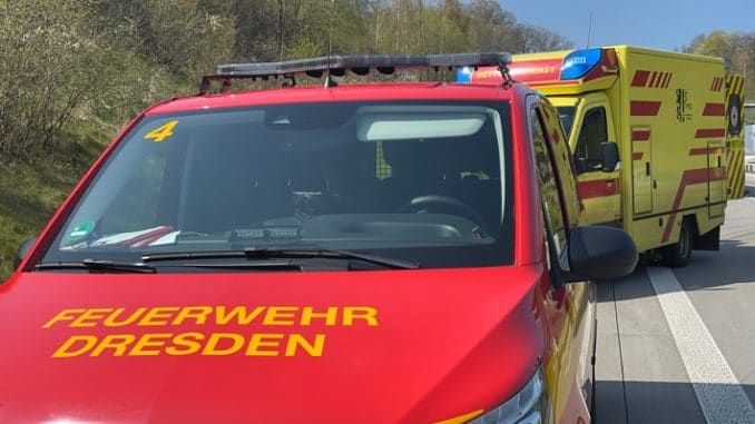 FW Dresden: Schwerer Verkehrsunfall mit einer verletzten Person