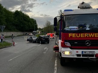 FW-PL: Ortsteil Stadtmitte - Frontalzusammenstoß zwischen zwei PKW