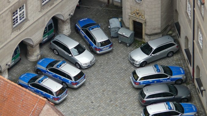 BPOL-KS: Mann bedroht Frau im Bahnhof