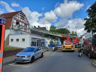 FW-EN: Patientenrettung über Drehleiter