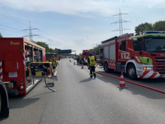 FW-GLA: Produktaustritt aus Tankwagen auf der BAB 2