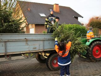 FW Gangelt: Abholung der Weihnachtsbäume durch die Feuerwehr