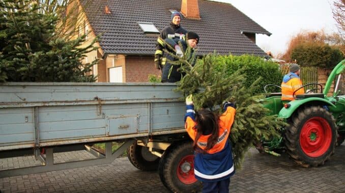 FW Gangelt: Abholung der Weihnachtsbäume durch die Feuerwehr