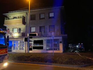 FW Dinslaken: Feuer Person in Gefahr