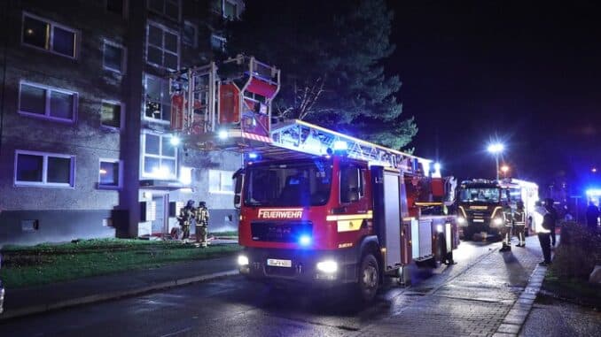 FW Dresden: Wohnungsbrand