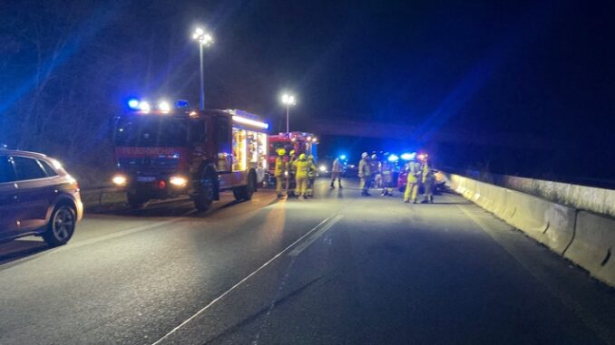 FW Alpen: Verkehrsunfall auf der A57