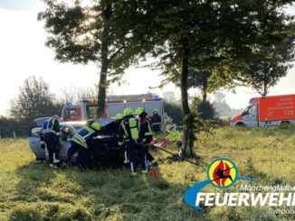 FW-MG: Innerstädtischer Verkehrsunfall mit zwei beteiligten PKW