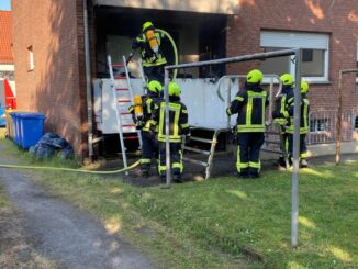 FW-OB: Balkonbrand im Hinterhof