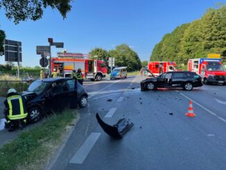 FW Xanten: Auslaufende Betriebsmittel nach Verkehrsunfall