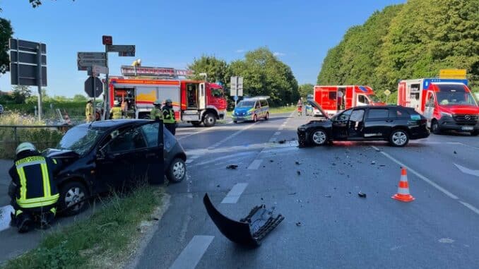 FW Xanten: Auslaufende Betriebsmittel nach Verkehrsunfall