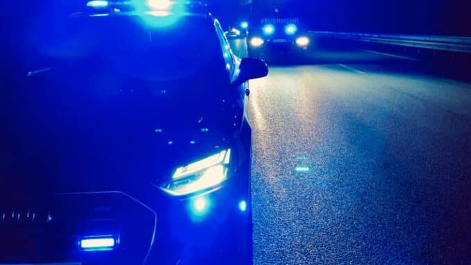 FW Alpen: Person in verschlossener Wohnung