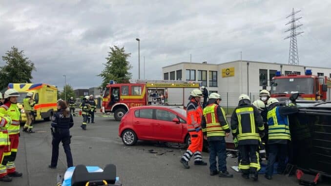 FW-EN: Verkehrsunfall mit zwei Verletzten