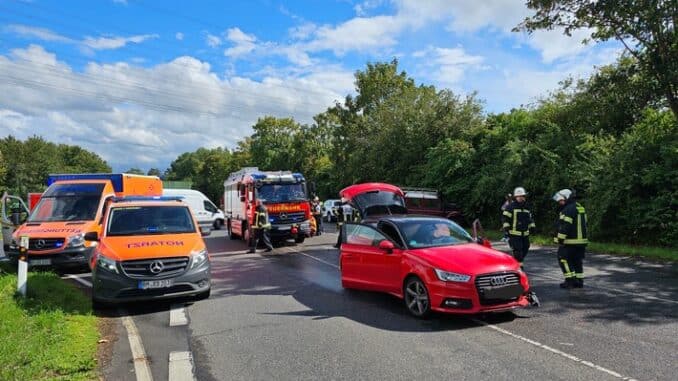 FW Bergheim: Zwei Verletzte nach Verkehrsunfall in Bergheim