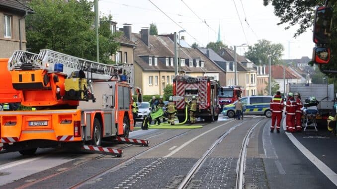 FW-E: Zimmerbrand in einem Mehrfamilienhaus - keine Verletzten
