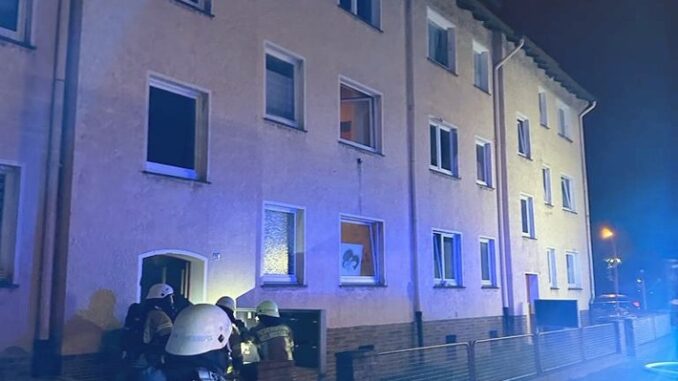 FW Helmstedt: Kellerbrand in Mehrfamilienhaus
