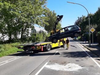 FW-EN: Wetter - Verkehrsunfall am Mittag