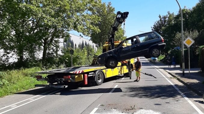 FW-EN: Wetter - Verkehrsunfall am Mittag