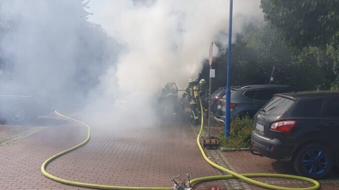 FW-Schermbeck: PKW-Brand