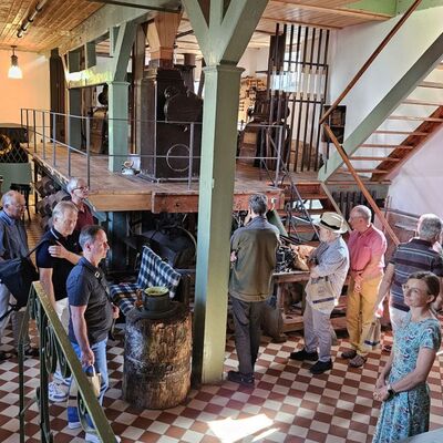 Der weltberühmte Bautzener Senf stand bei einer Führung in der Hammermühle und einer Senfverkostung im Mittelpunkt. Die Mühle wird noch immer von der Kraft der Spree angetrieben. 