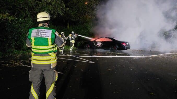 FW Bocholt: Fahrzeugbrand