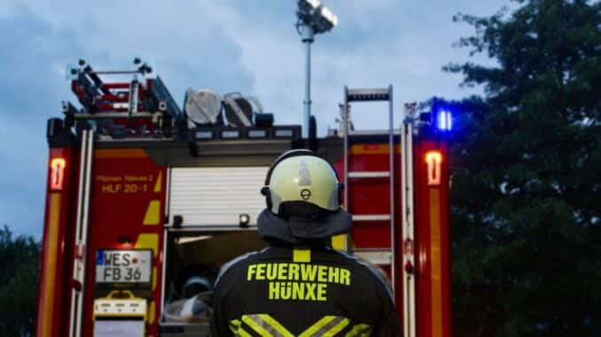 FW Hünxe: Person in verschlossener Wohnung
