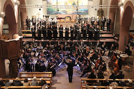 Der Süddeutsche Kammerchor ist auch in diesem Jahr wieder beim Chor- und Orchesterkonzert in der Stadtpfarrkirche in Miltenberg zu hören. © Klaus Fleckenstein