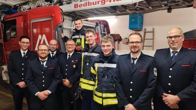 FW-KLE: Freiwillige Feuerwehr Bedburg-Hau bekommt Nachwuchs/ Mitglieder der Jugendfeuerwehr wechseln in die aktive Wehr