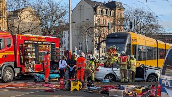 FW Dresden: Informationen zum Einsatzgeschehen von Feuerwehr und Rettungsdienst in der Landeshauptstadt Dresden vom 21. Februar 2024