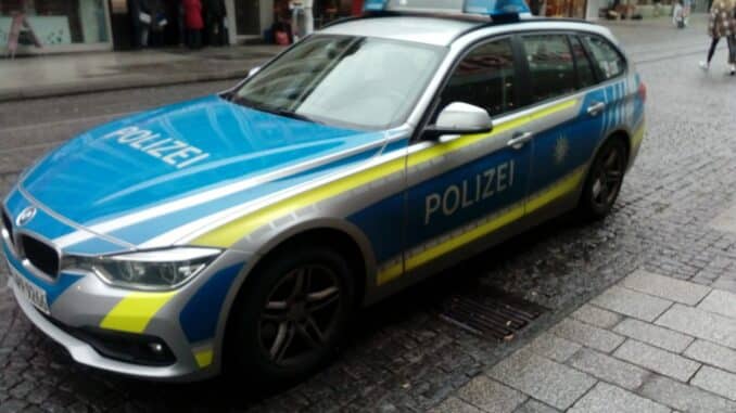 Die Bayerische Polizei - Sofa in Treppenhaus in Brand geraten