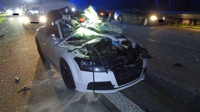 FW Sonsbeck: Auslaufende Betriebsmittel nach Verkehrsunfall auf der A57