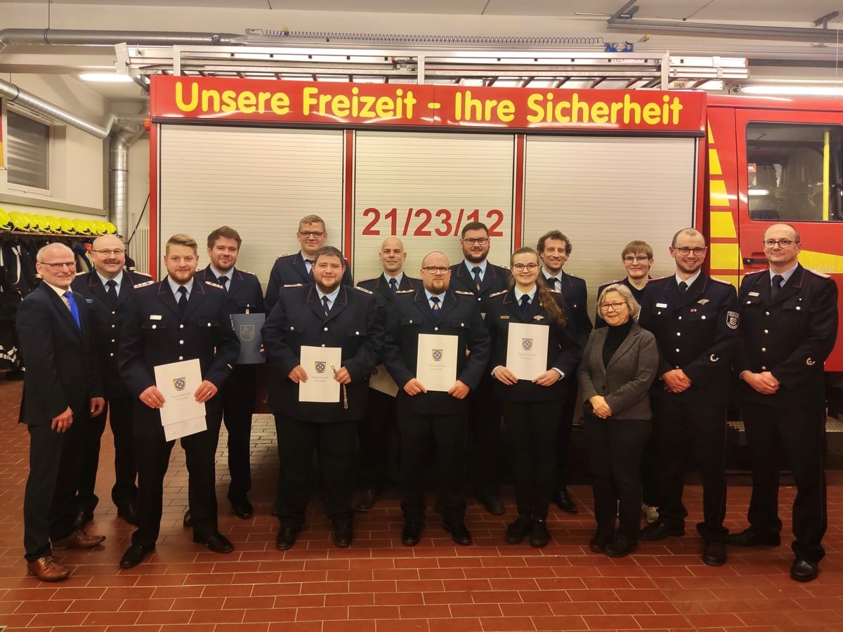 FW Flotwedel: Jahreshauptversammlung der Ortsfeuerwehr Wienhausen mit zahlreichen Beförderungen und Ehrungen - 4 Kameraden erhalten die Niedersächsische Rettungsmedaille