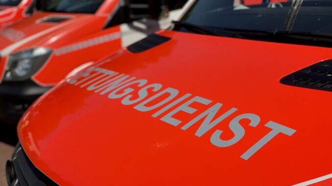 FW Alpen: Person in verschlossener Wohnung