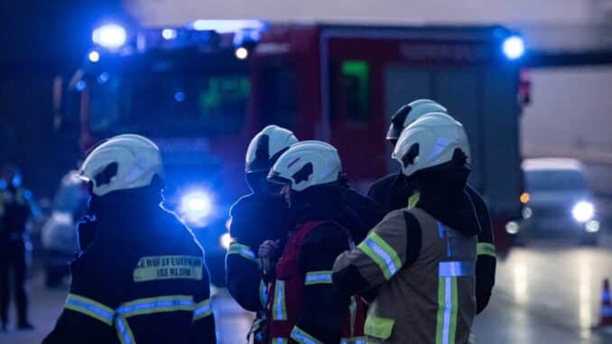 FW-MK: Brennender PKW auf der BAB 46