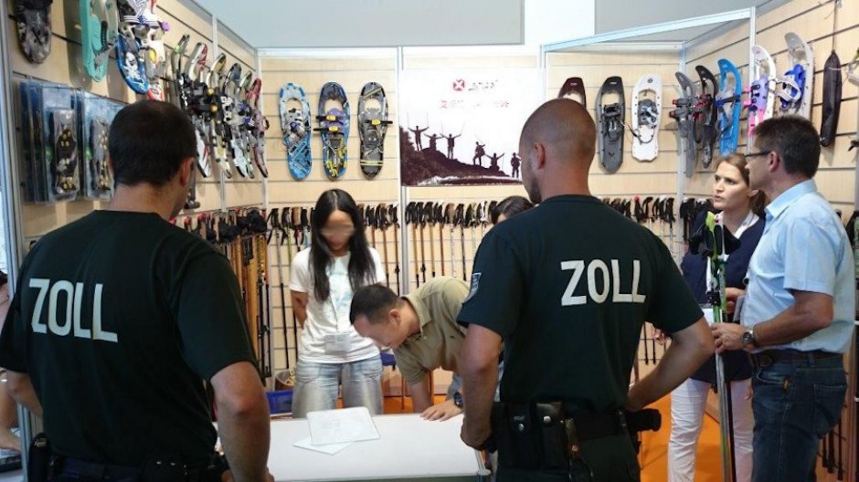 kontrolle_messestand zoll 20.07.2015