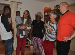 Bild zeigt (von links): Sadick, Ernest, Martina Ducqué, Ayse, Sybille und Joachim P.