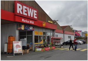 Der Rewe-Markt auf dem Reinhardshof plant einen Neubau. Ins bestehende Gebäude wird die Drogeriemarktkette Müller einziehen. Foto: Stadt Wertheim