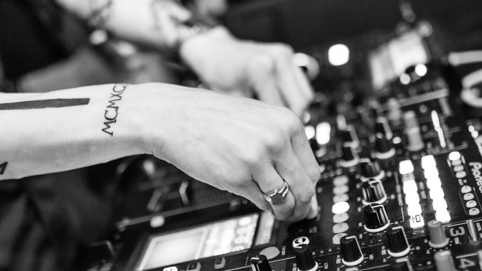 dj-720589_1280 Diskothek
