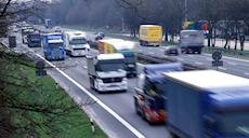 Lkw-Verkehr auf der Autobahn