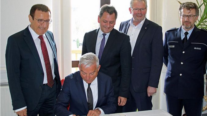 Polizeiakademie Reinhardshof Unterzeichnung Stadtverwaltung Wertheim 06.04.2018