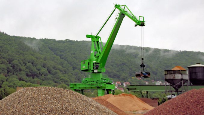 Stadtverwaltung-Wertheim-Trockener-Sommer-drückte-Umschlag-im-Mainhafen.jpg