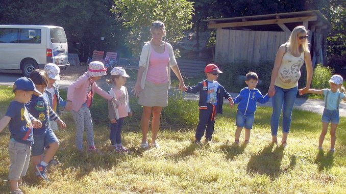 Stadtverwaltung-Wertheim-Kinderhaus-Gruppe-besucht-Waldkindergarten.jpg
